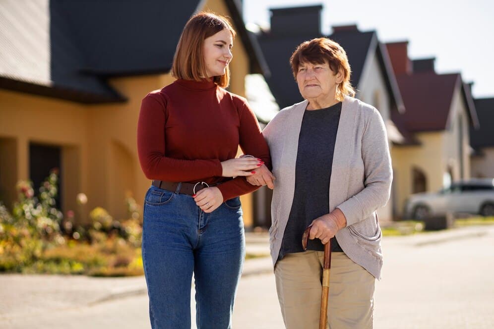 A Comprehensive Comparison Between Assisted Living and Independent Living